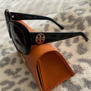 Gorgeous Tory Burch Sunglasses & Case